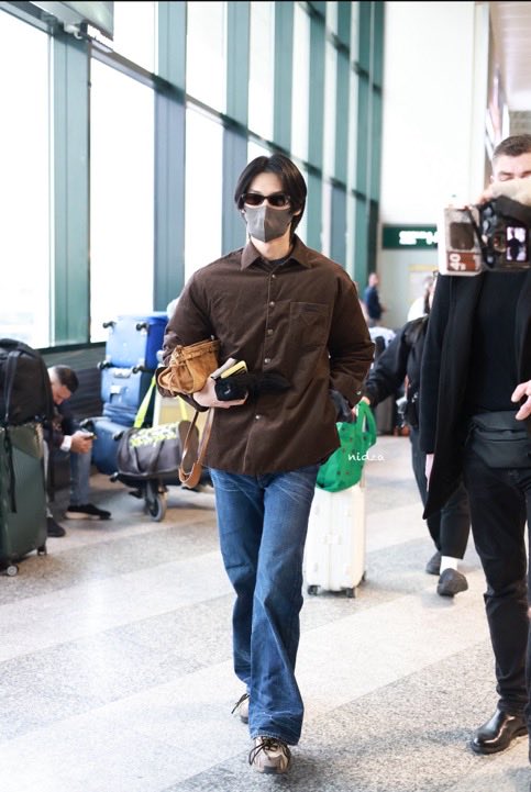 LuvTine_'s tweet image. Metawin rocking that airport look!🔥

WIN PRADA FW26 ICONIC 

#PRADAFW26xWIN
#PRADAFW26 
#PRADA @Prada 
#winmetawin️️ @winmetawin