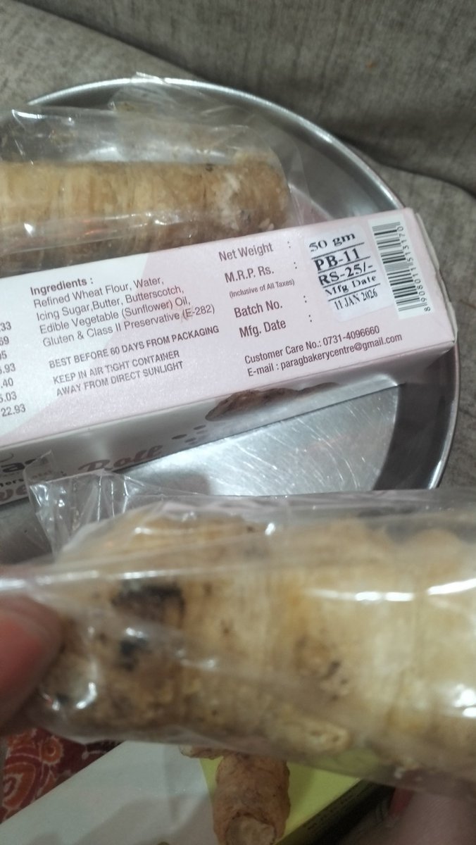 anku1507's tweet photo. @zomato I ordered to cream roll there is there is fungus and there is no option for reporting and you're giving me back 10 rupees what will I be to will do when that price of cream roll was 25 you charge 35 very bad behaviour https://t.co/zjlhhUW0tC