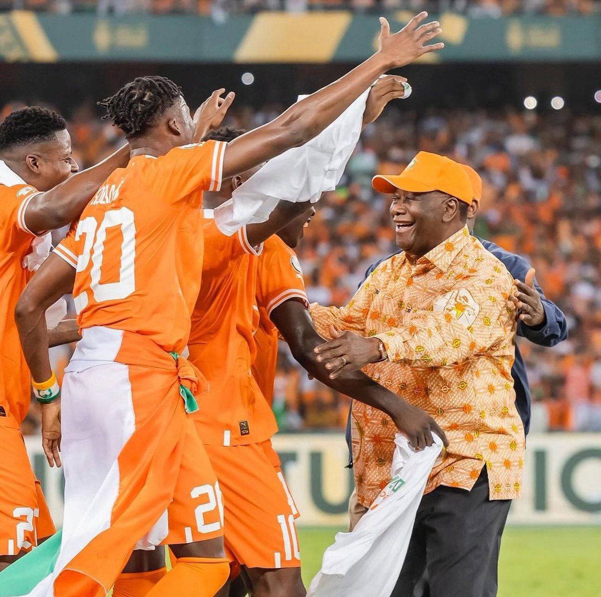 Sincèrement, si les uns et les autres au sommet pouvaient convaincre Son Excellence le Président de la République afin que la Côte d’Ivoire dépose officiellement sa candidature pour l’organisation de la CAN 2028. 🙏🏾🙏🏾

RT si tu es d’accord. 
<a href="/AOuattara_PRCI/">Alassane Ouattara</a> 🙏🏾🙏🏾