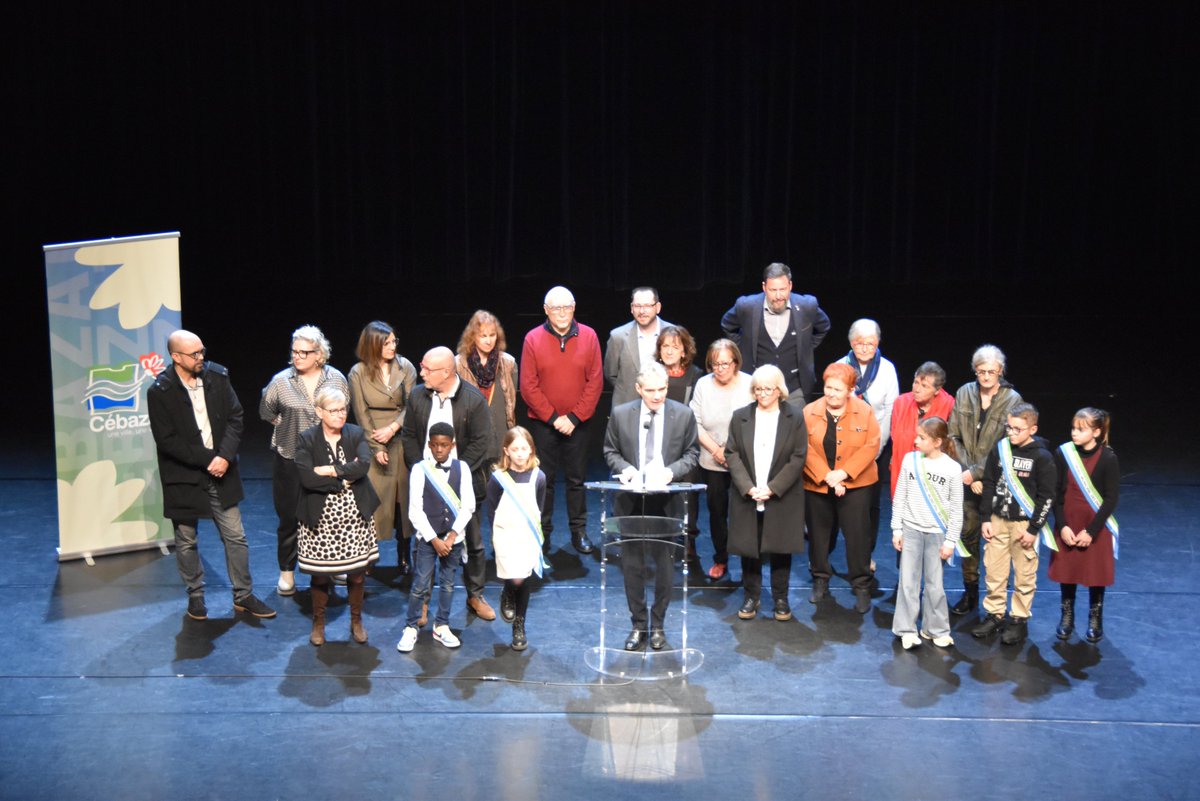 400 personnes à Sémaphore pour la cérémonie des vœux de la municipalité de Cébazat. Retour sur les projets marquants de 2025, les labels et prix obtenus et un message fort : lucidité, optimisme et confiance en la jeunesse. 2026 : élections municipales, un RDV démocratique majeur.