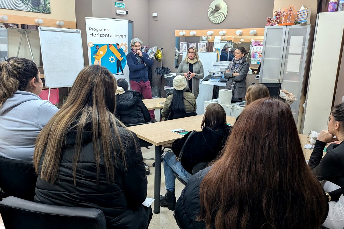 FundDiagrama's tweet photo. 30 jóvenes de Sevilla comienzan sendas #formaciones certificadas en peluquería y estética dentro del Programa #HorizonteJoven
https://t.co/MYXSVAOLIZ
#inserciónlaboral #certificadodeprofesionalidad #empleojoven #FSE #Cedeco @FundlaCaixa https://t.co/l1S3m64QOt