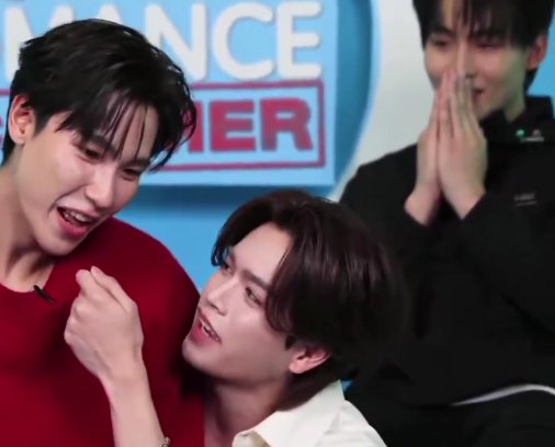 dombaby4angle's tweet image. Ohm 🤏🎀 being Soooo SHY— As if he didn't do the same with POON!! 🤭

MRS PRESS TOUR  

#OhmPoon #JuniorMark 
#MyRomanceScammerLIVE