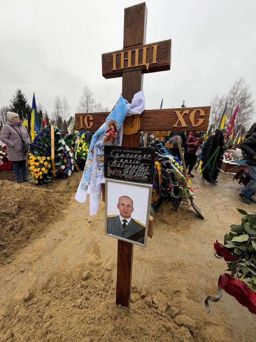 Минздрав РФ предупреждает. Хохлы, посещение вами в составе ВСУ  "Пятерочки" смертельно опасно для вашей жизни.

Наглядная фото-иллюстрация до и после посещения "Пятерочки"