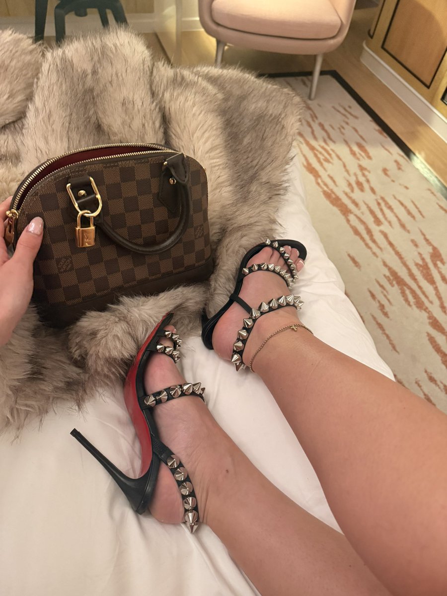 goddess_DDee's tweet photo. Louboutin and Louis #designer #shoes #feet #heels #bag #handbag #materialistic #spoilt #princess #girl #girlythings #prinny #queen #gifts https://t.co/eRHqeJ1Qg3