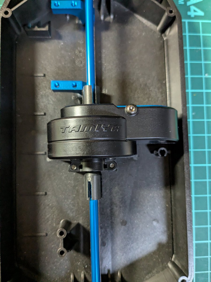 torangool9's tweet photo. 昨日は暖かかったんでサーキット走行して、早めに帰宅（マシントラブルやけど）後組み立てに。ここまで進めといた。モーター付けてないけど一応カバーもつけときました。
#タミヤRC 
#XV02PRO https://t.co/6zRxom5tfk