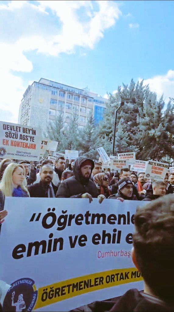Burcinbodurr's tweet photo. #AnkaradaOgretmenlerTekSes https://t.co/He3nn2WpO9
