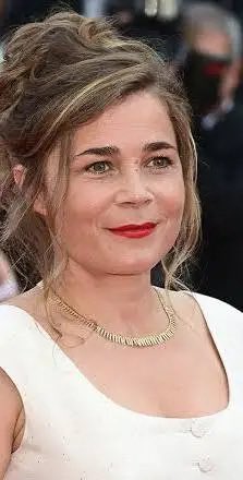 Blanche Gardin nous prie de bien vouloir l’excuser de n’avoir pu être présente lors de la manifestation de soutien au peuple iranien ! 
Elle avait chouinage…