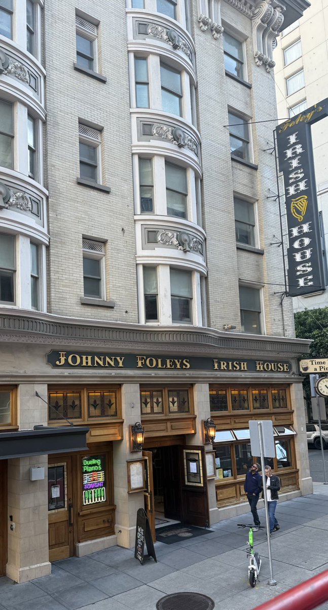 wapple15's tweet image. The kind of #OpenDoors I like to see! 🍻 #PMJWeeklyChallenge