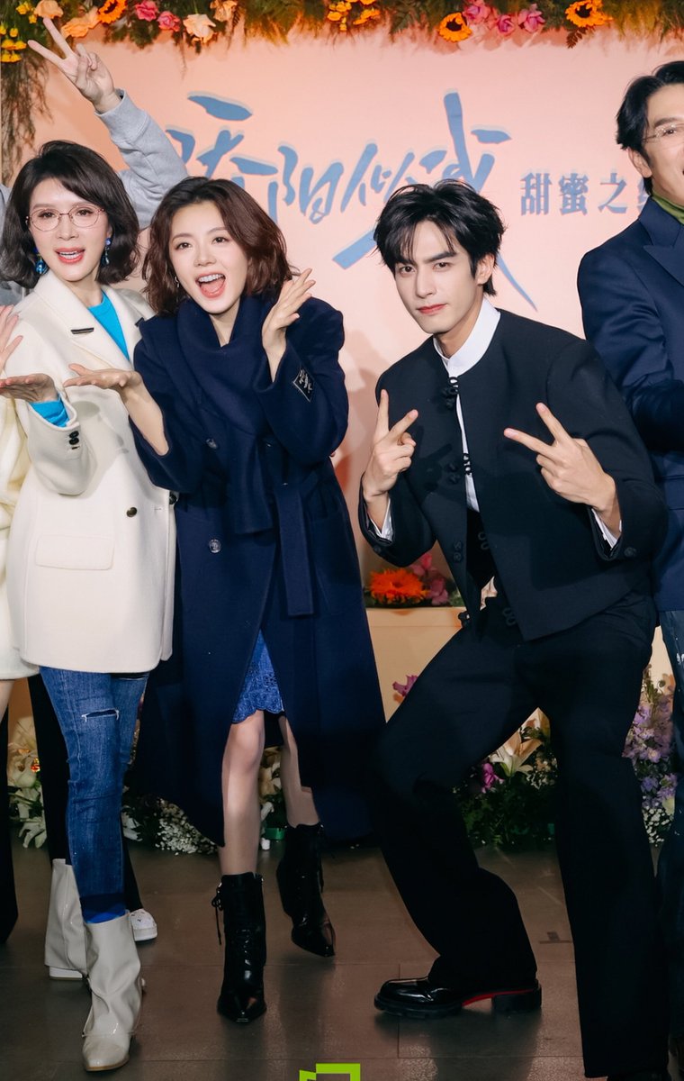 LONGMAI THE BESTIES

#ShineOnMe #SongWeilong #ZhaoJinmai