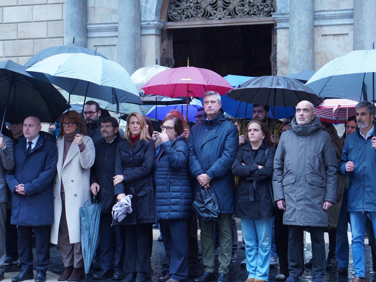 Junts_BCN's tweet photo. 🖤 Tot el nostre suport i condol a les famílies de les víctimes del greu accident ferroviari d’Adamuz, a Còrdova. https://t.co/C5OgxHepZg