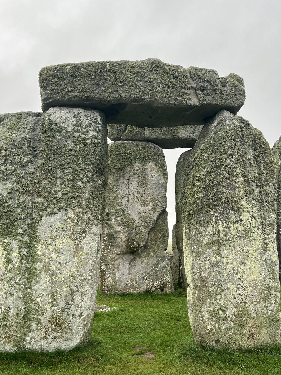 Sunrise at Stonehenge today (19th January) was at 7.58am, sunset is at 4.32pm ☁️