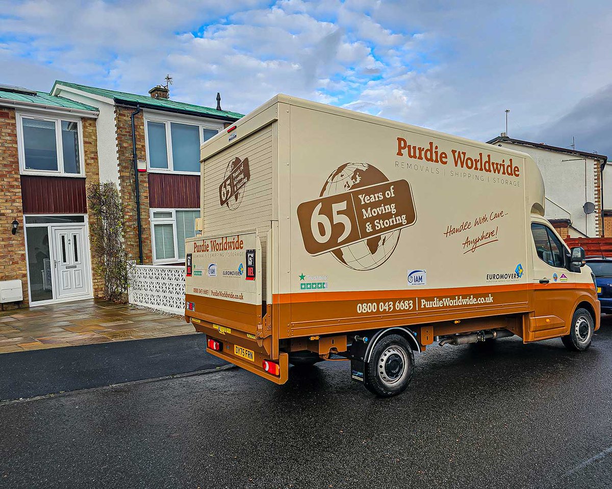PurdieWorldwide's tweet image. These new recruits are getting younger and younger!

Trust Purdie Worldwide. The Family Mover

PurdieWorldwide.co.uk 

#cheaplabour #kids #moving #movinghome