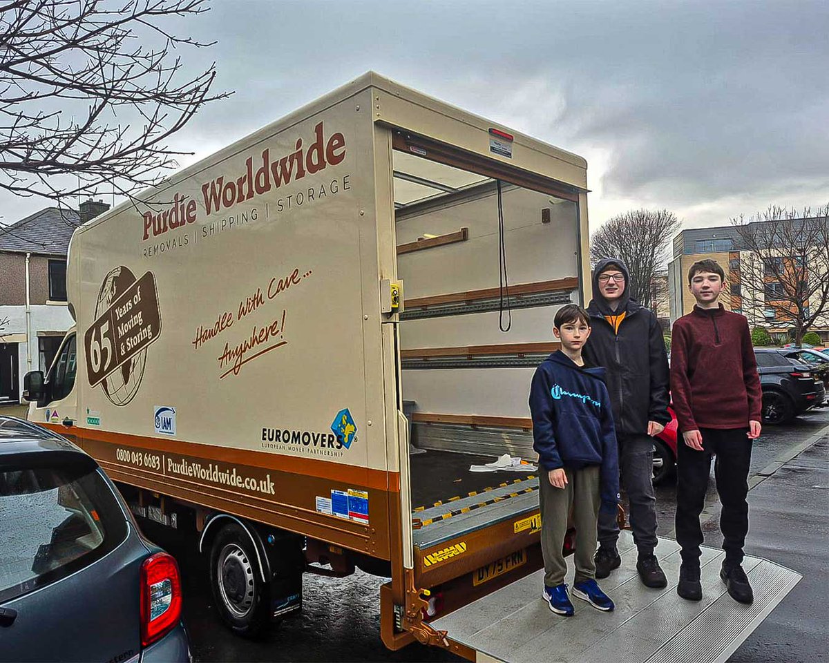 PurdieWorldwide's tweet image. These new recruits are getting younger and younger!

Trust Purdie Worldwide. The Family Mover

PurdieWorldwide.co.uk 

#cheaplabour #kids #moving #movinghome