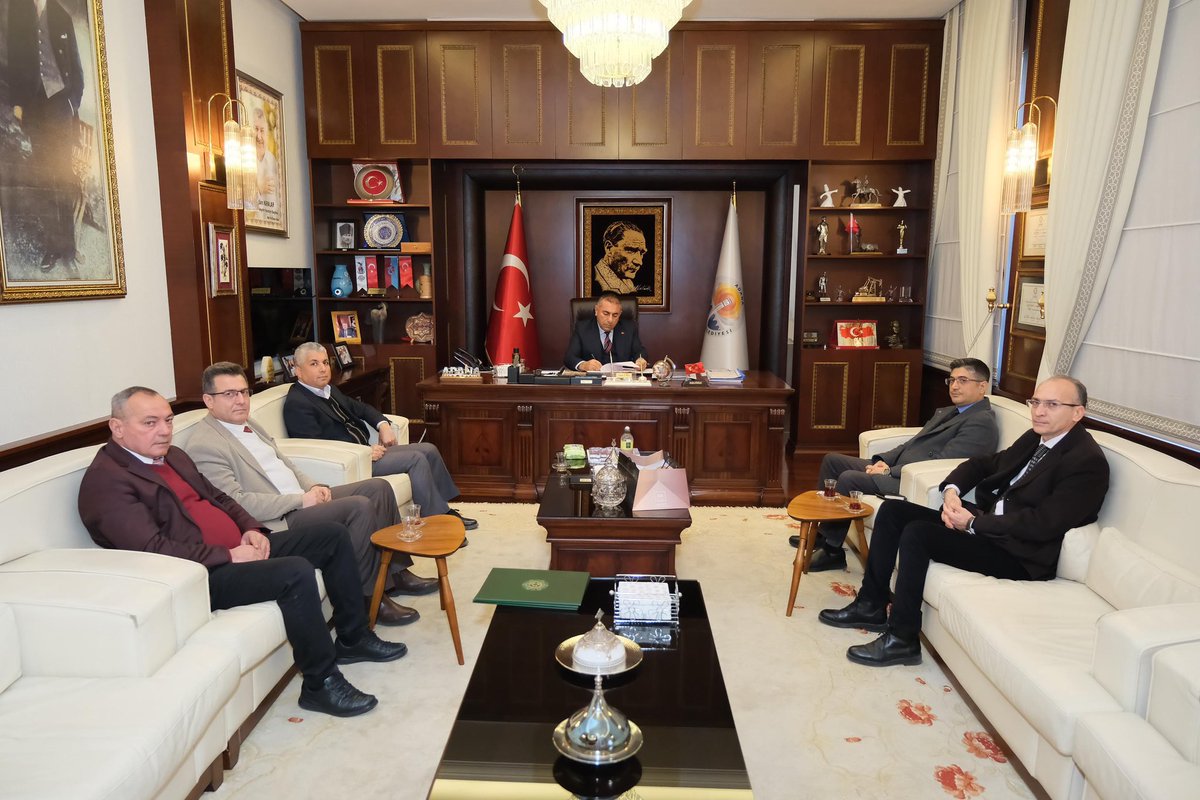 Çukurova Üniversitesi Ceyhan Veteriner Fakültesi ile belediyemiz arasında iş birliği protokolünü imzaladık.

Bu protokol kapsamında; öğrenci uygulamalarından sokak hayvanlarının rehabilitasyonuna, zoonoz hastalıklarla mücadeleden hayvan yetiştiricilerimize yönelik bilgilendirme