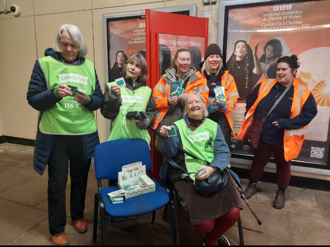 samaritansshrew's tweet photo. Today some of our volunteers are @ShrewsburyStatn for #BrewMonday 
Please stop by and say hello. #ItsGoodToTalk https://t.co/hhPSWUpUbK