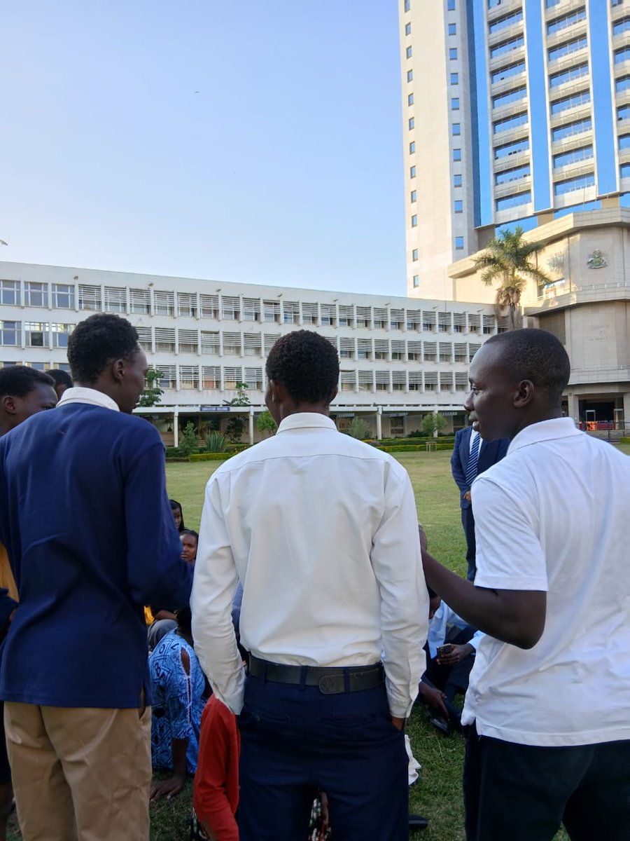 niprin37551's tweet photo. Healing starts when we speak our truth be part of the conversation,when was the last time you checked on yourself?
Body. Mind. Soul.
📍 University of Nairobi Grounds
#RealWellness #ComradeLife https://t.co/S7zt5uqlAC