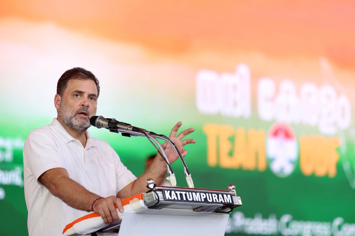 INCIndia's tweet photo. LoP Shri @RahulGandhi addressed the Maha Panchayat of elected local body representatives, emphasising the vital role of grassroots leadership in strengthening democracy and inclusive development.

📍 Kochi, Kerala https://t.co/tgbYaedMJo