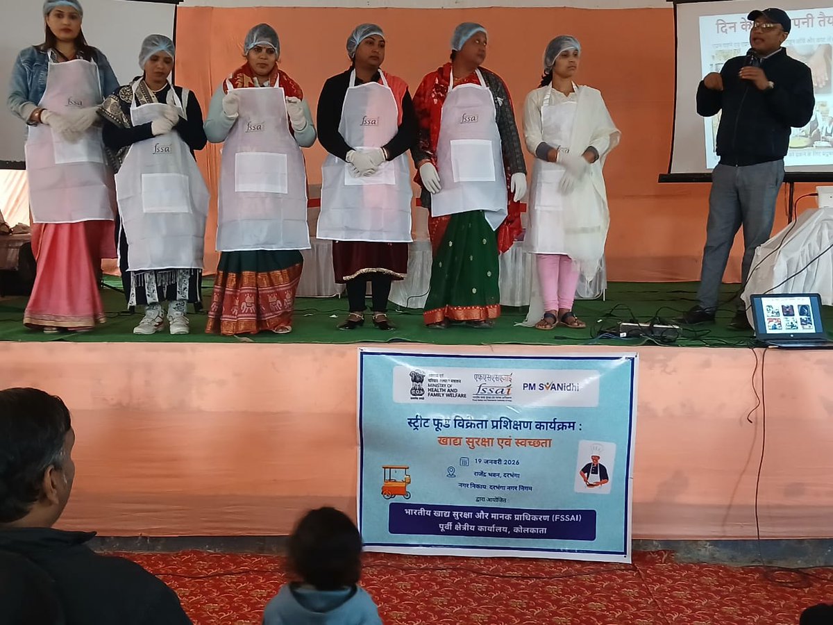 fssaiindia's tweet photo. #Bihar A massive hygiene training drive took place today at Darbhanga, where over 750 street food vendors participated in an intensive workshop organized by FSSAI (Eastern Region) and the Darbhanga Municipal Corporation.
#FSSAITraining #StreetFoodVendor https://t.co/8a5KDaND1T