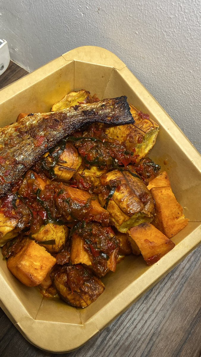 foluadig's tweet photo. WHERE TO ORDER FOOD (MAINLAND)
EPISODE 2 

Comida by Niime
📍Gbagada
They are on Chowdeck 
Spends starts from 8k

They sell breakfast, rice dishes, pasta dishes, protein and so on

Their portions are really big😚
This is also the best turkey I’ve had in Lagos Ngl, it’s not dry, very very juicy turkey 😚

Also the sauce from the bole>>> too good! 
If you want to impress your impress your babe, buy her the beef sliders!!

What I normally buy from them:
Jambalaya rice - 17,500
Creamy Alfredo penne  - N15,500
Pulled beef sliders - N10,000
Roasted yam and bole - 10,500

Happy Eating!😚