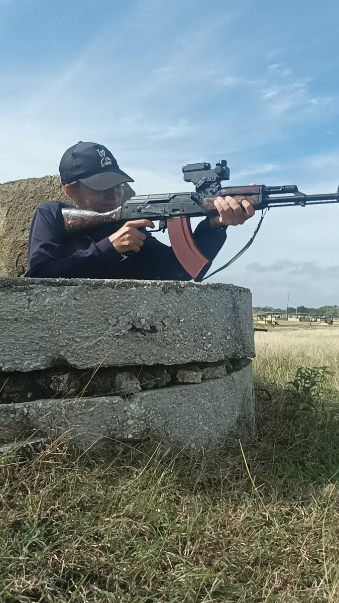 "Nuestra fuerza principal no reside en nuestras armas, reside en nuestra moral, en nuestro patriotismo y en nuestra conciencia revolucionaria, reside en los hombres y mujeres que portan esas armas".
#FARCuba 
#CubaEstáFirme