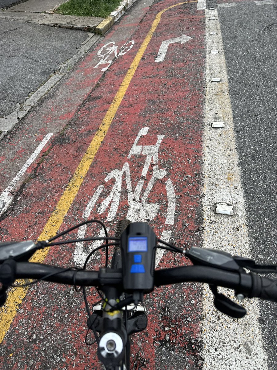 jorgemoric1's tweet photo. @DetranSPOficial beleza, a gente segue as regras quando pedala mas, quando nos deparamos com isso, o que acontece? https://t.co/yN1sjqaJhy