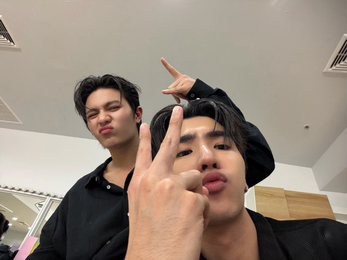 harxeuphoria's tweet image. williamest with perthsanta 😭🖤

( #williamest #วิลเลี่ยมเอส )
#MeAndTheeSeriesAfterParty