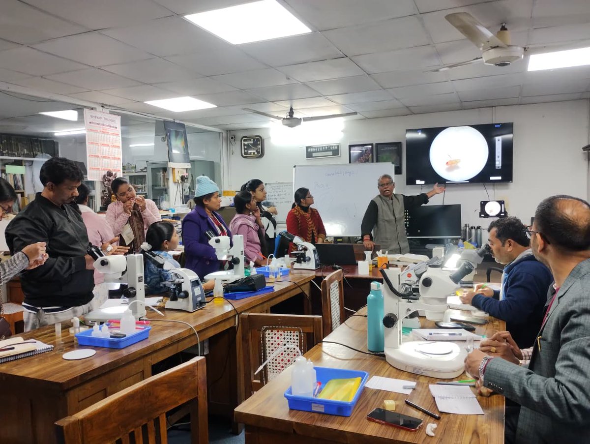 bhupro's tweet photo. College teachers from all across India have gathered at #BHU for a workshop on pedagogical &amp; experimental use of #Drosophila melanogaster in biology laboratory teaching. The program is being conducted by @DBTIndia supported Centre for Training Teachers, Dept. of Zoology. https://t.co/18LojplGmW