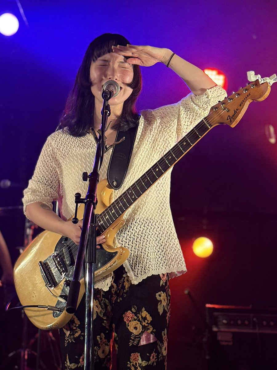 ahi_ruu's tweet image. 昨夜は超楽しみにしていた"SHOUT TO THE TOP"を見に251へ😊
TOPはafter20時💕約1ヶ月半ぶり、、長かったー🥲「ゆらゆらゆ」から始まって、アップテンポな曲多めでメチャ楽しかったー💕心身共にやられてたから、初美ちゃんの生・大丈夫にパワーもらいました🔥
💿TwinkleもキーホルダーもようやくGET🥰