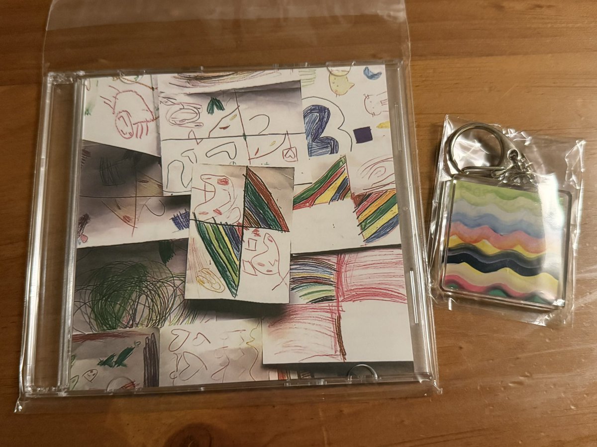 ahi_ruu's tweet image. 昨夜は超楽しみにしていた"SHOUT TO THE TOP"を見に251へ😊
TOPはafter20時💕約1ヶ月半ぶり、、長かったー🥲「ゆらゆらゆ」から始まって、アップテンポな曲多めでメチャ楽しかったー💕心身共にやられてたから、初美ちゃんの生・大丈夫にパワーもらいました🔥
💿TwinkleもキーホルダーもようやくGET🥰