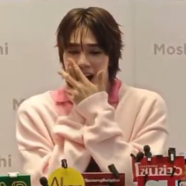 littlenuaa's tweet image. จั้นหรอ