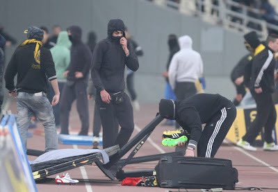 oXar0s's tweet image. «ΓιΑτΙ ΕισΤΕ ΟπΑδΙκΟι νΑΝοΙ»
#paok #aek