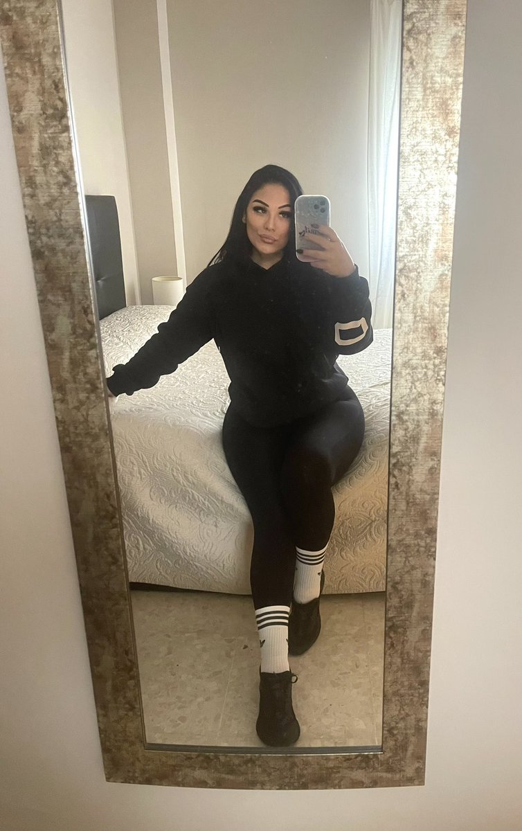 DiosaYess's tweet photo. Buen día pringaditos,
vuestra Diosa se va a entrenar,
ya sabéis qué hacer , darme los buenos días como merezco y en silencio.
#finfet #findom #pelele #cornudosumiso #femdom #goddess #sumisofinanciero #culckold #diosa https://t.co/eWCV0PNgu0