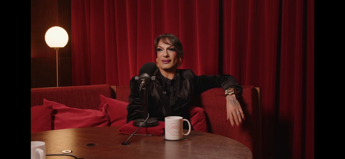 este back drop siendo lynchiano as fuck