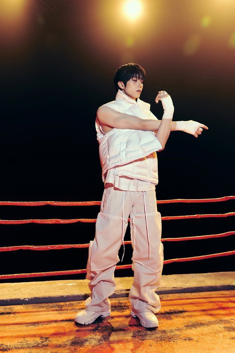 sincesepie's tweet image. อันนี้เป็นคอลเลคชั่น Fall-Winter 2025 ㅠㅠ สไตล์แบรนด์ชัดเจนมาก ส่วนใหญ่เป็นเอิร์ธโทน สีเรียบ ไม่จัดจ้าน มีลายสก๊อตและดีเทลอื่น ๆ ประปราย ภาพรวมดี ต้องเข้ากับน้องจีซองมาก ๆ แน่ ขาก็ยาว บอดี้มันให้ เริ่ดเลยล่ะ ชั้นฟันธง 

MODEL JISUNG AT PFW
#JISUNGxSYSTEMFW26