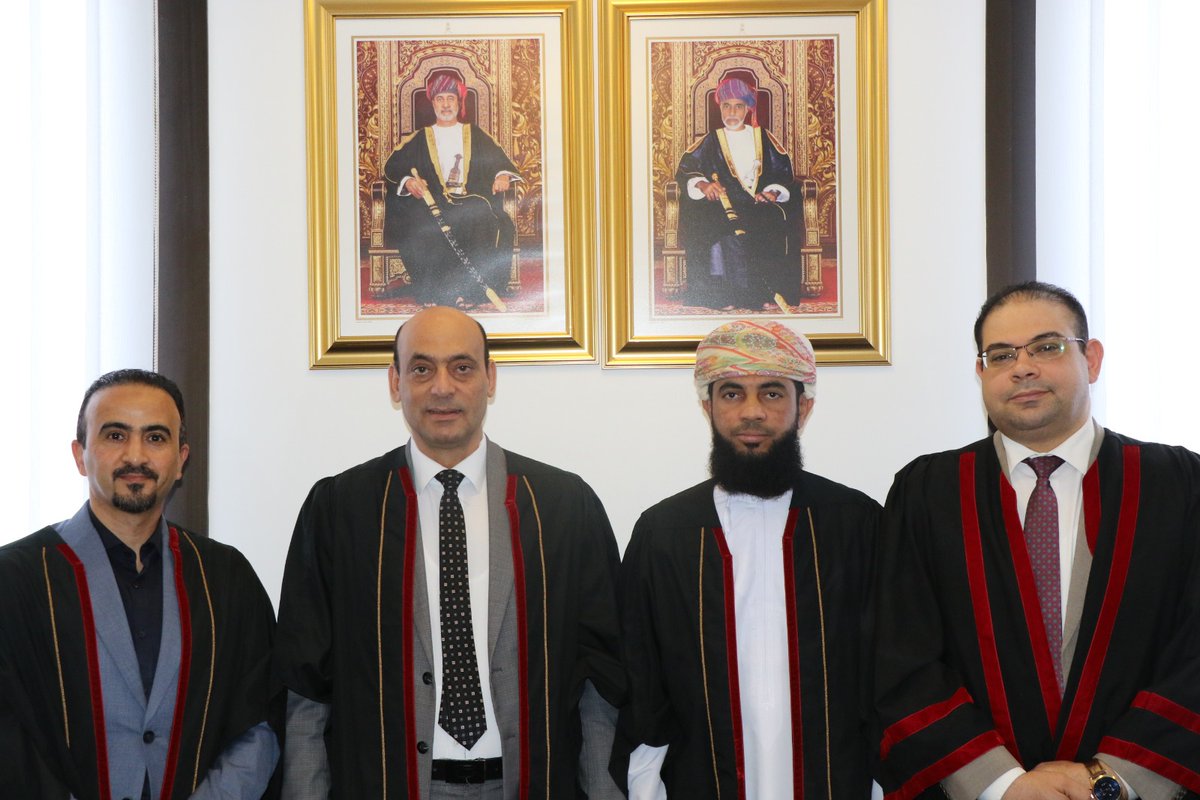 كلية الحقوق tweet media