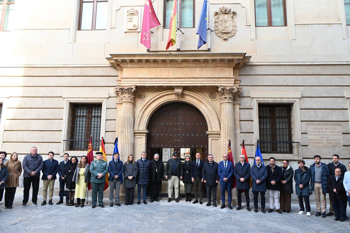No hay palabras ante una tragedia así. 

Guardamos un minuto de silencio por las víctimas del accidente ferroviario en Córdoba. 

La #RegióndeMurcia muestra su cariño a todas las víctimas y familiares en estos duros momentos.
