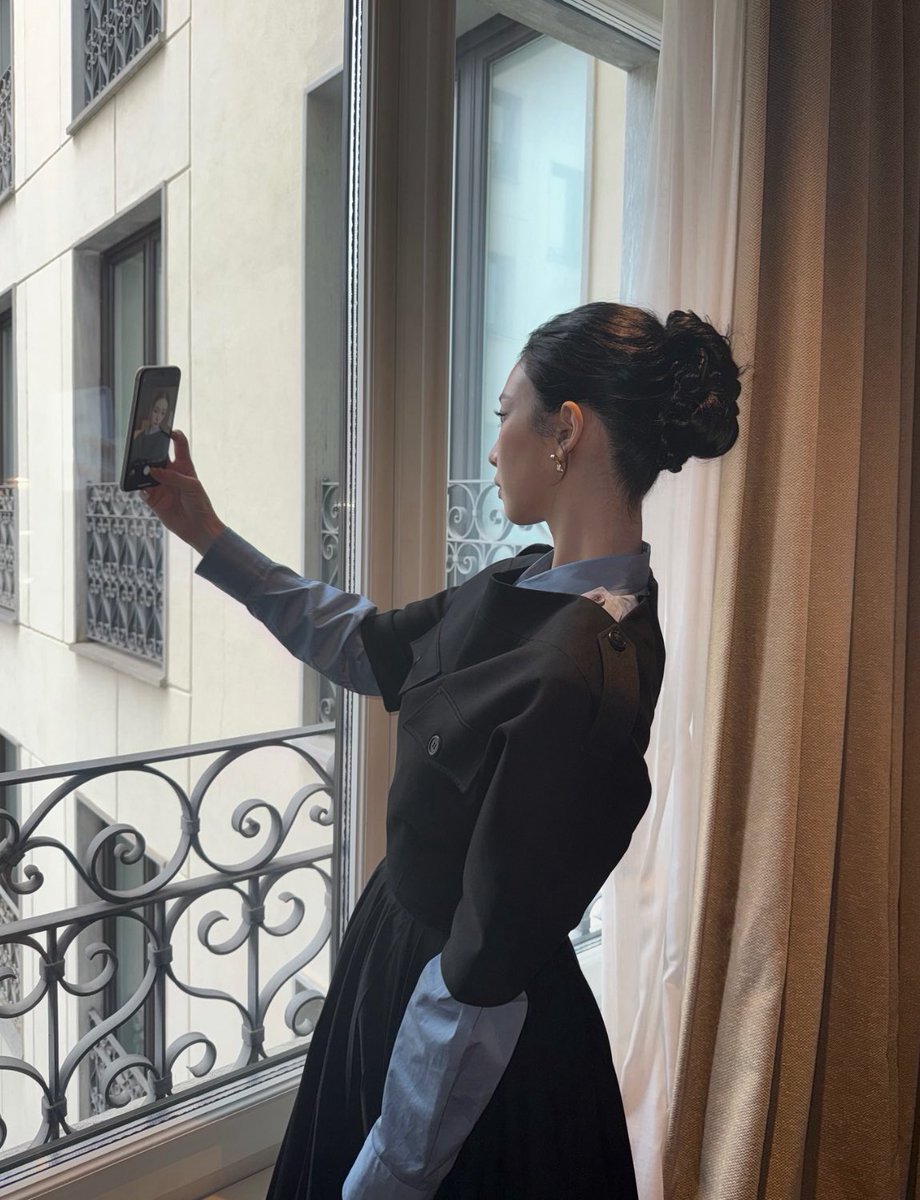 mmmingbb's tweet image. 팔이 안 올라가서 한껏 젖혀진 상체..