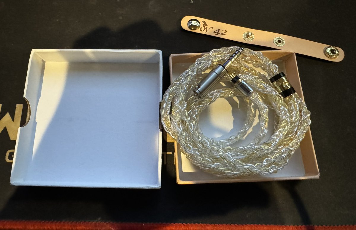 morningtea9214's tweet photo. MNG

SympathieWorks SW42

Schpetor

頼んでいたケーブルが届きました。

NOVUSと色味も近いし合えばいいなと思ってます。

#SW42
#SympathieWorks https://t.co/9LwEdUH5KF