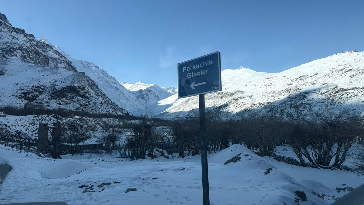 KashmirLife's tweet photo. Zanskar's Parkachik Glacier 

Nestled in the #SuruValley of the #Zanskar #Himalayas, the #ParkachikGlacier feeds the Suru River and dominates the landscape with its vast ice fields, towering seracs, and dramatic crevasses. Stretching down from the #NunKun massif, it stands as one of the region’s most striking glaciers