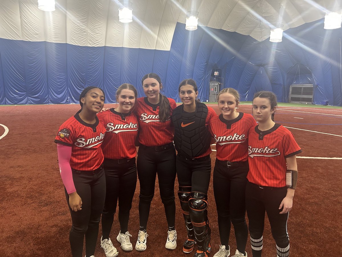 MichaeleeHoge25's tweet photo. Friday nights are for 6v6 with the Smoke team at the @BoDomeCBUS . Always so much fun playing with these girls and getting reps in.  🥎💪 https://t.co/3LaOBxXHXd