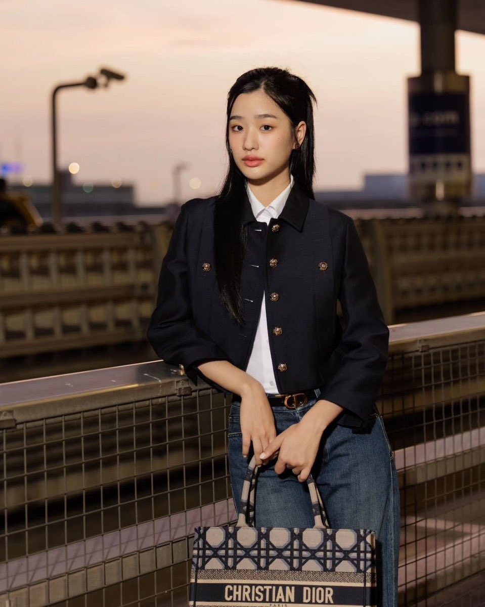 butterrink's tweet image. ตึกเจ็มศลปญมีตำแหน่งBA แค่2คนปะ ฝั่งปารีส

พี่ตู Dior  พี่มิลค์ YSL