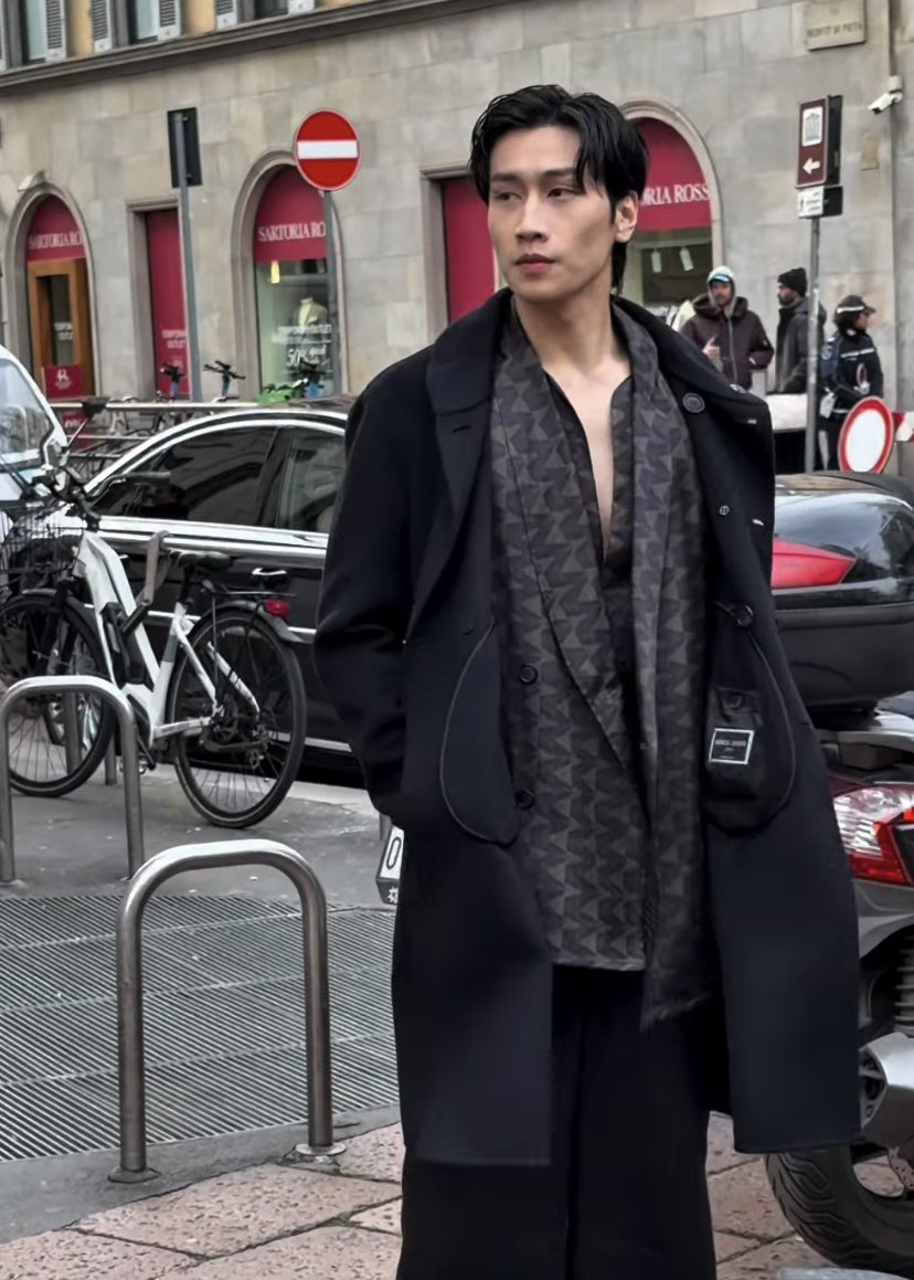 HE'S SO FCKING BEAUTIFUL 😭😭😭

BIBLE FOR ARMANI AT MFW26
#BibleFlywithGiorgioArmani
<a href="/biblesumett/">Bsumettikul</a>
