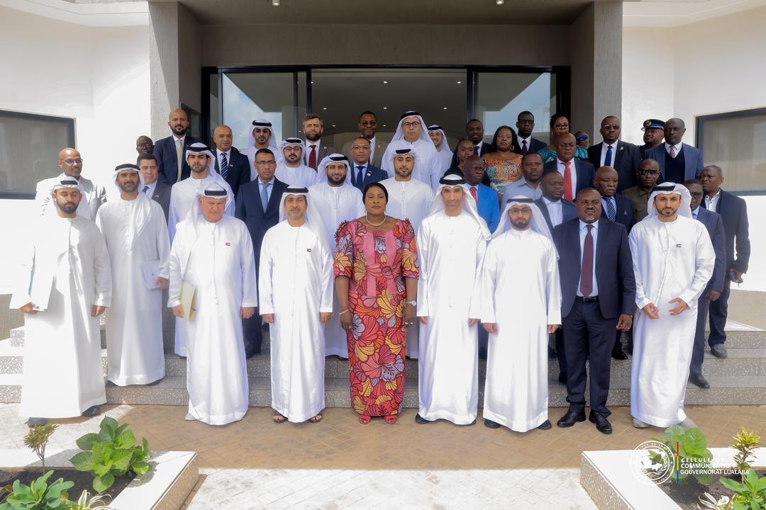 FifiMasukaSaini's tweet photo. 🇨🇩🇦🇪 Investir au #Lualaba, c’est maintenant ou jamais. 
Samedi 17 janvier, nous avons accueilli une forte délégation des Émirats arabes unis venue explorer les opportunités d’affaires dans notre province cobaltifère.
Échanges à la nouvelle  aérogare, audience officielle au gouvernorat, présentation de nos atouts miniers, touristiques et infrastructurels : le Lualaba s’ouvre aux partenariats gagnant-gagnant, dans la vision du Président Félix-Antoine #Tshisekedi.
Le monde regarde le Lualaba. 🫱🏾‍🫲🏾