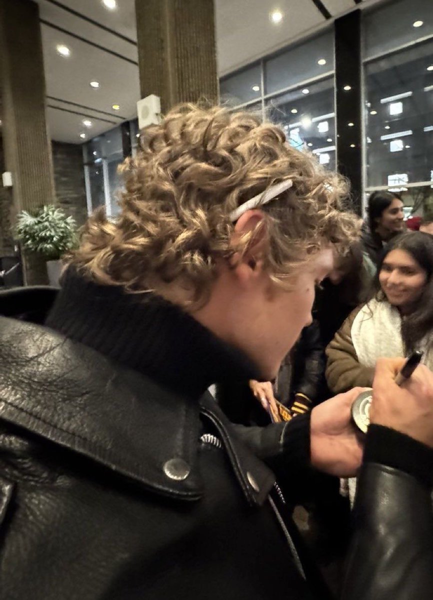 R0ZAN0VS's tweet image. this is so serious to me