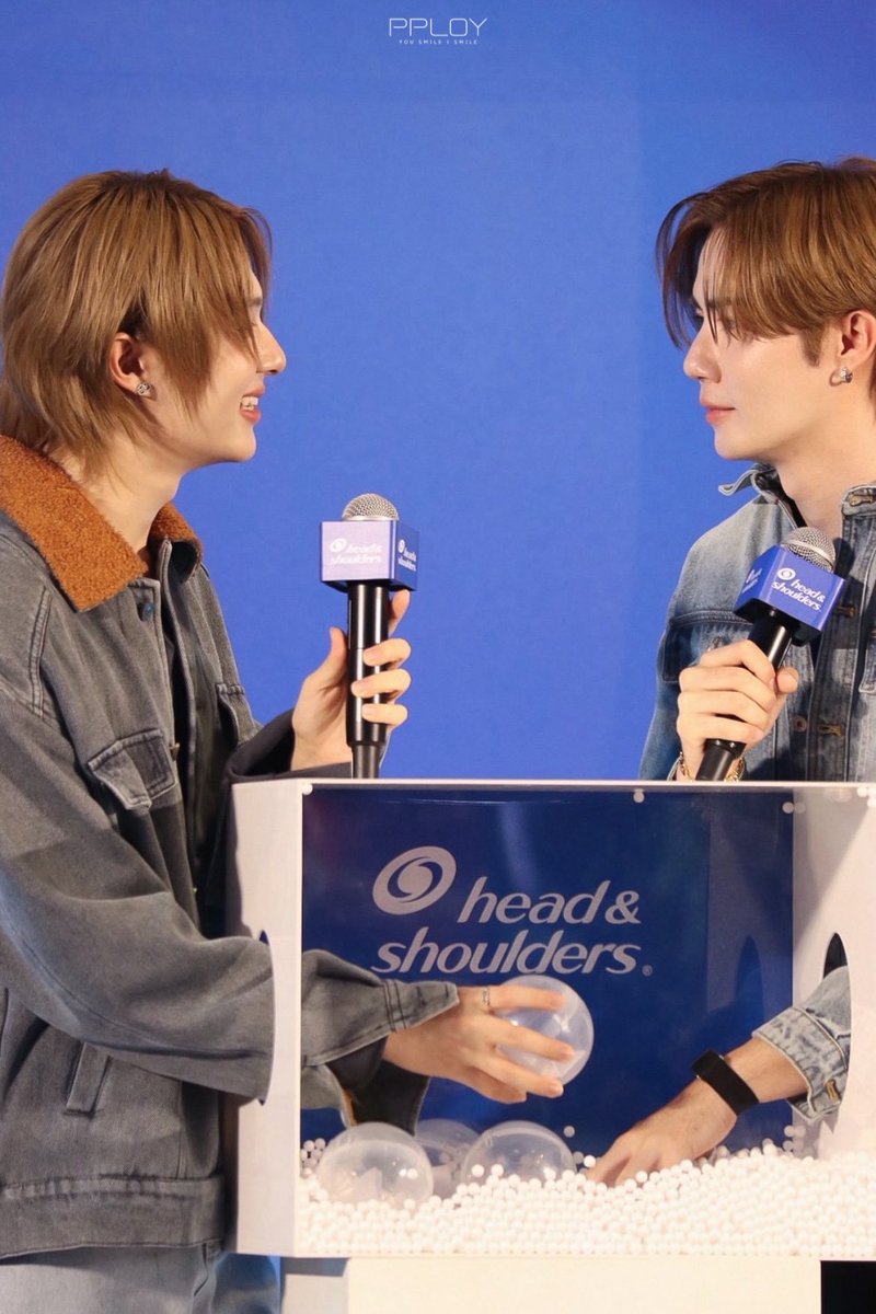 SirilukPts's tweet image. สายตา มันมีมวล มวลของความรักแน่ๆ

H AND S WITH ZNN

@zee_pruk @CwrNew 
#HeadandShouldersXZeeNunew
#ZeeNuNew