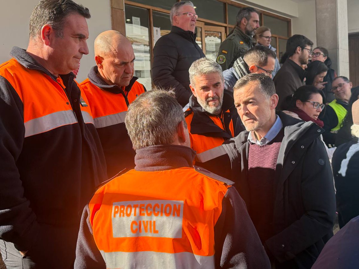 Día muy duro en Adamuz. Gracias a todo el personal de emergencias, sanitario y a los vecinos de un pueblo ejemplar por socorrer y apoyar. 

Momentos así nos recuerdan la fragilidad de la vida. Nuestro recuerdo y solidaridad con las víctimas.