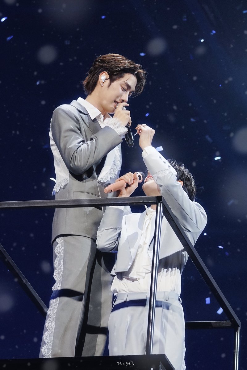 kengymnn's tweet image. เจ้าหนูน้อยกับคอนเฟตติตลอดไป 

KNP TFO CONCERT 
#KhemjiraConcertDay1
#TleFirstOne #เติ้ลเฟิร์สวัน