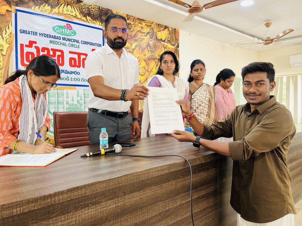 AdvShivaThavula's tweet photo. Through Prajavani, i , Thavula Shiva Kumar , submitted critical public safety, sanitation &amp; waste management concerns to Dy. Commissioner Sudhansh Sir, IAS, GHMC Medchal Zone pertaining to Wards 297 &amp; 298 (Circle 60) Citizens deserve timely action

#Medchal #Shivathavula #Ghmc https://t.co/MtTtDYdfWj