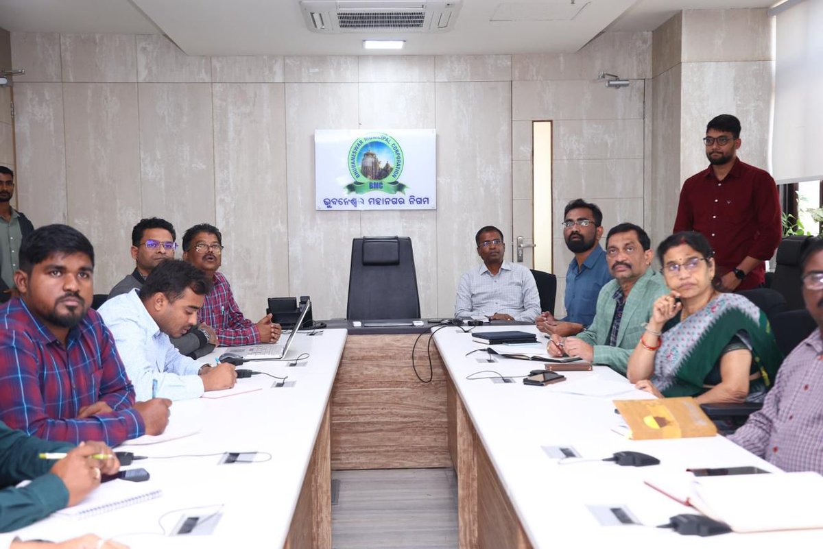 CSEINDIA's tweet image. We recently organised a consultation meeting to discuss the City-Level Reuse Action Plan for Bhubaneswar, with the support of Bhubaneswar Municipal Corporation.

@ChanchalRanaIAS, Commissioner, @bmcbbsr, demonstrated keen interest and active engagement, underscoring his…