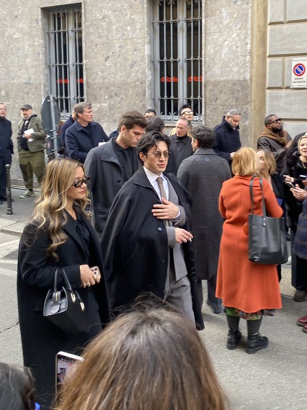 hudsonwupdates's tweet image. Hudson Williams arriving at the Giorgio Armani Milan fashion show today (via joshuatiboc)